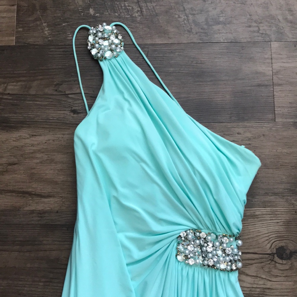Formal dress - Picture 2 of 4